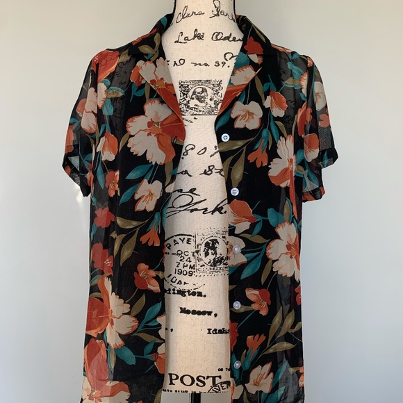 Button-Up Vacation Shirt - Picture 6 of 7